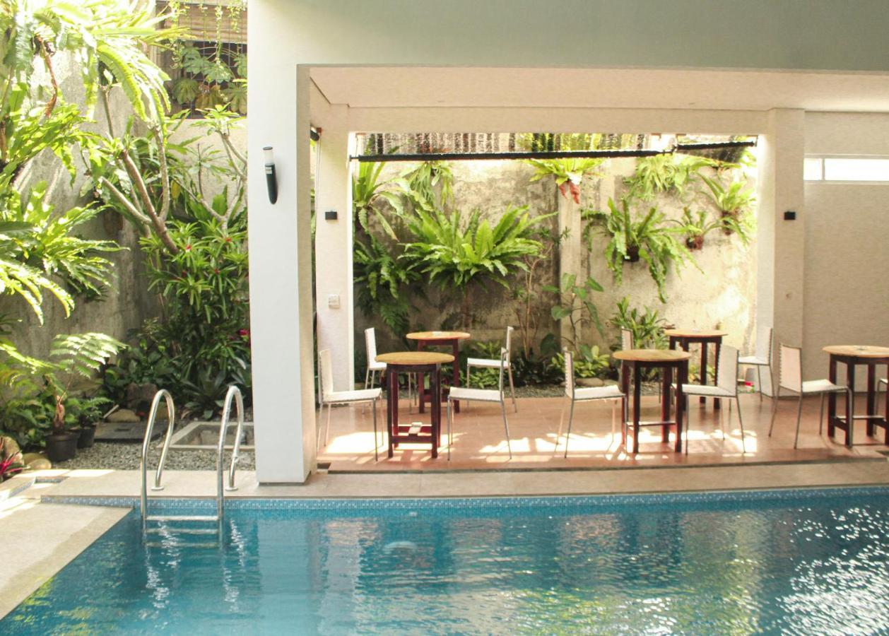 Rion Hostel Bogor Exterior foto
